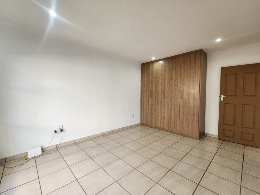 2 Bedroom Property for Sale in Three Rivers Proper Gauteng
