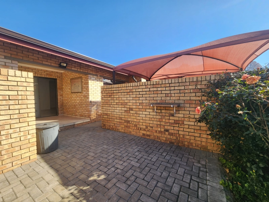 2 Bedroom Property for Sale in Three Rivers Proper Gauteng