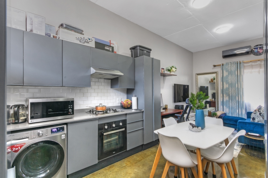 1 Bedroom Property for Sale in Victoria Gauteng