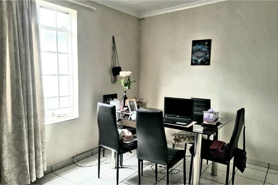 To Let 1 Bedroom Property for Rent in Waverley Gauteng