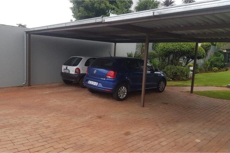 To Let 1 Bedroom Property for Rent in Waverley Gauteng