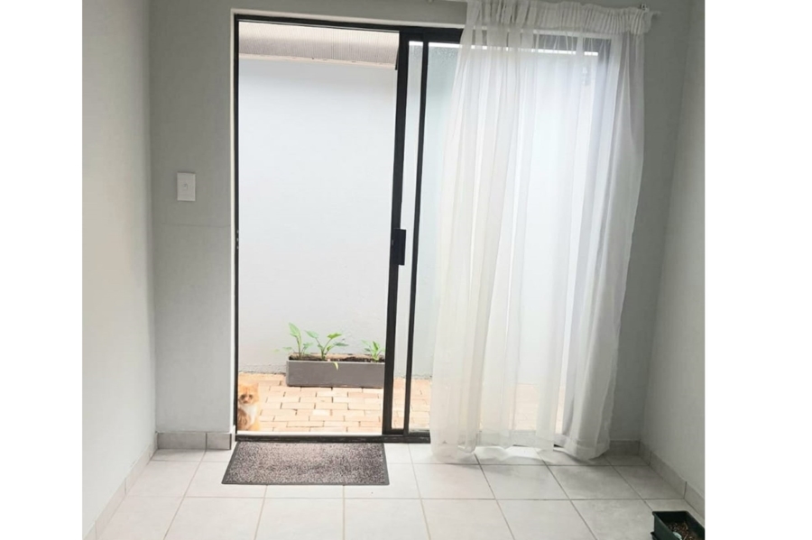 To Let 1 Bedroom Property for Rent in Waverley Gauteng