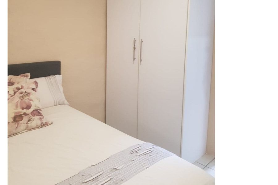 To Let 1 Bedroom Property for Rent in Waverley Gauteng