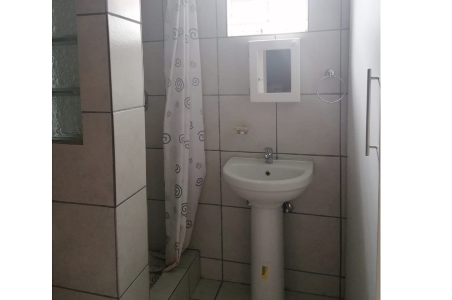To Let 1 Bedroom Property for Rent in Waverley Gauteng