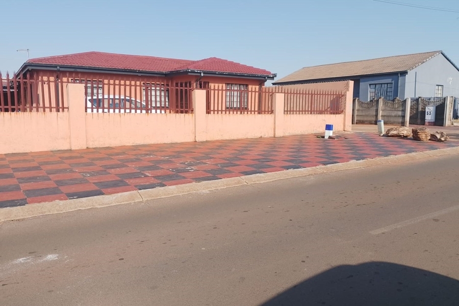 3 Bedroom Property for Sale in Lenasia Gauteng