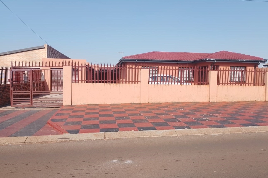 3 Bedroom Property for Sale in Lenasia Gauteng