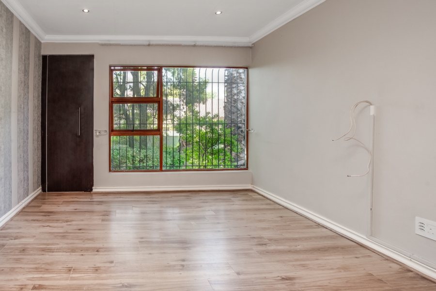 To Let 3 Bedroom Property for Rent in Magaliessig Gauteng