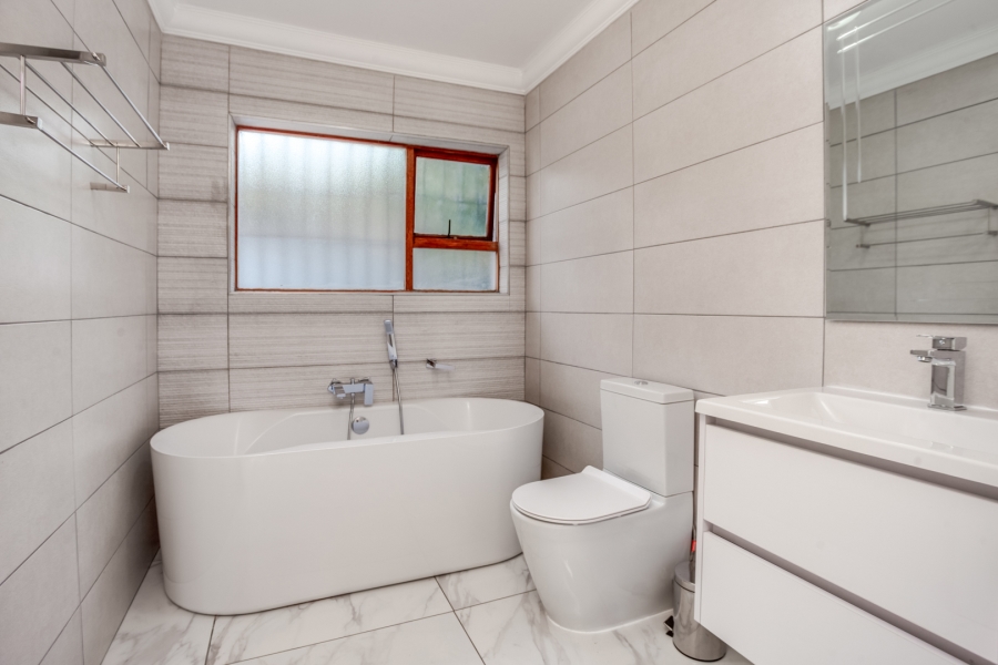 To Let 3 Bedroom Property for Rent in Magaliessig Gauteng