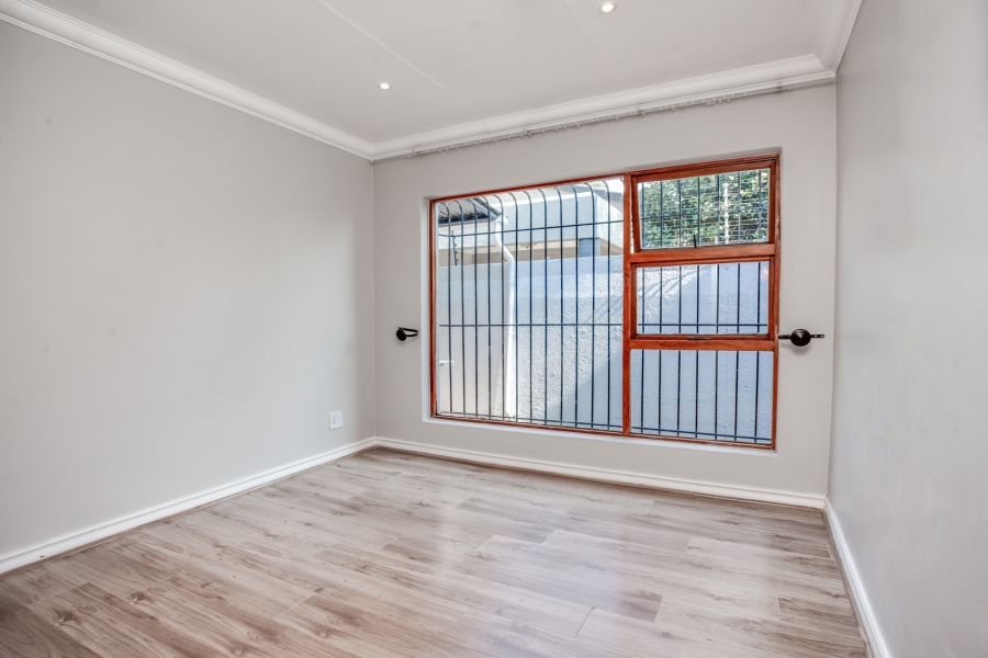 To Let 3 Bedroom Property for Rent in Magaliessig Gauteng