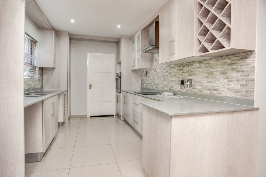 To Let 3 Bedroom Property for Rent in Magaliessig Gauteng