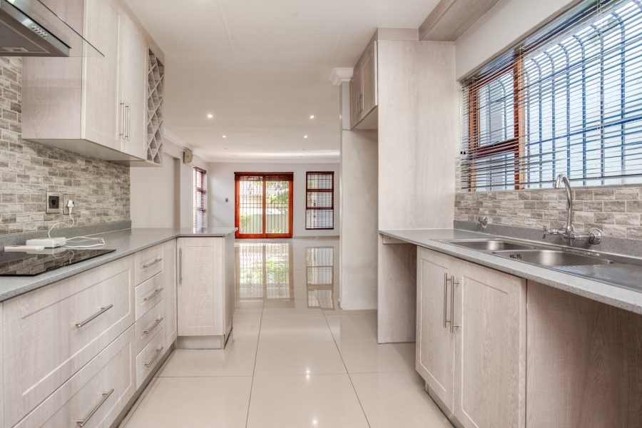 To Let 3 Bedroom Property for Rent in Magaliessig Gauteng