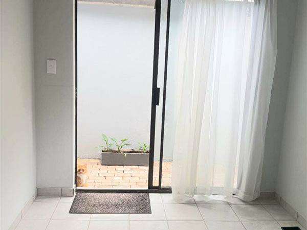 To Let 2 Bedroom Property for Rent in Waverley Gauteng