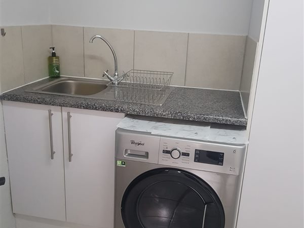 To Let 2 Bedroom Property for Rent in Waverley Gauteng