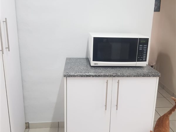 To Let 2 Bedroom Property for Rent in Waverley Gauteng