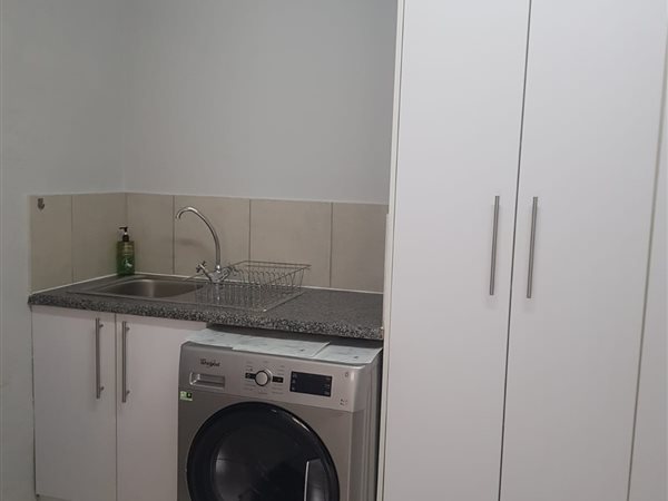 To Let 2 Bedroom Property for Rent in Waverley Gauteng
