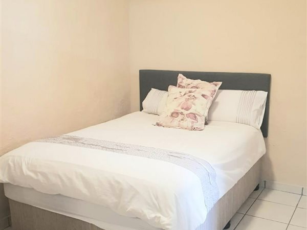 To Let 2 Bedroom Property for Rent in Waverley Gauteng