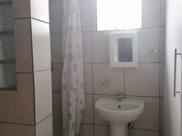 To Let 2 Bedroom Property for Rent in Waverley Gauteng