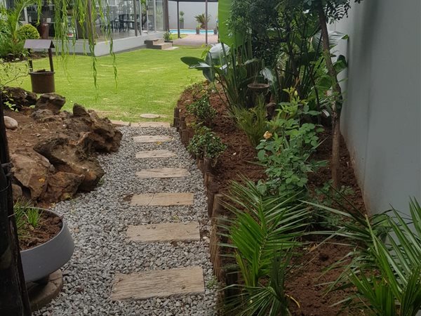 To Let 2 Bedroom Property for Rent in Waverley Gauteng
