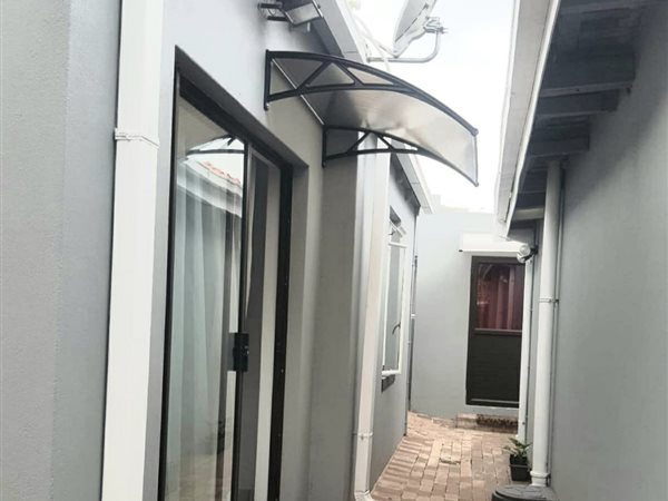 To Let 2 Bedroom Property for Rent in Waverley Gauteng
