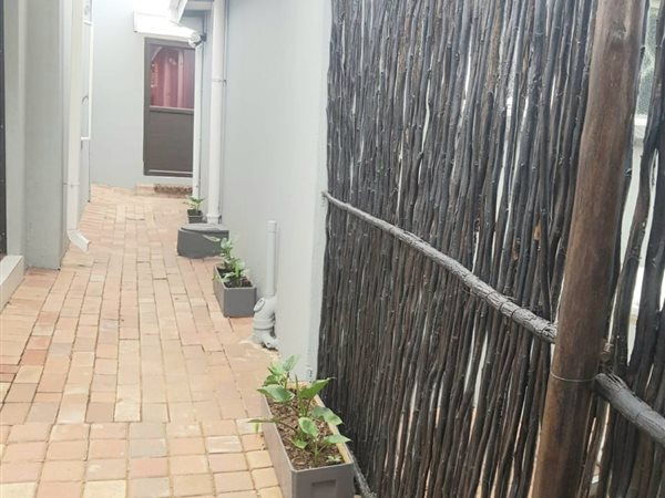 To Let 2 Bedroom Property for Rent in Waverley Gauteng