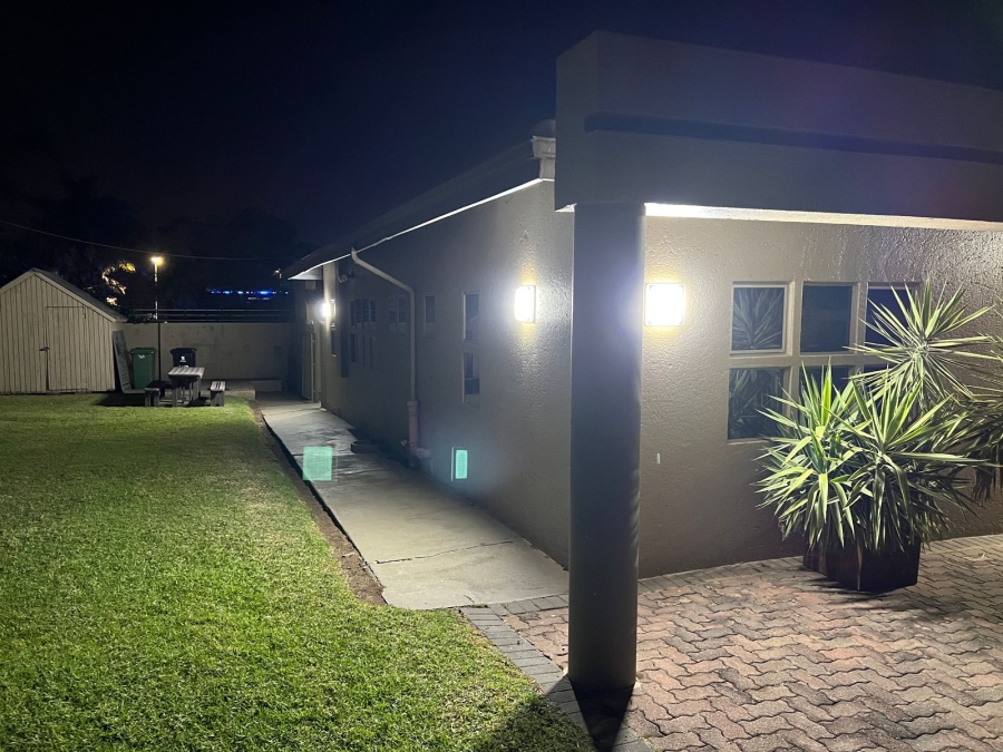 5 Bedroom Property for Sale in Edenvale Central Gauteng