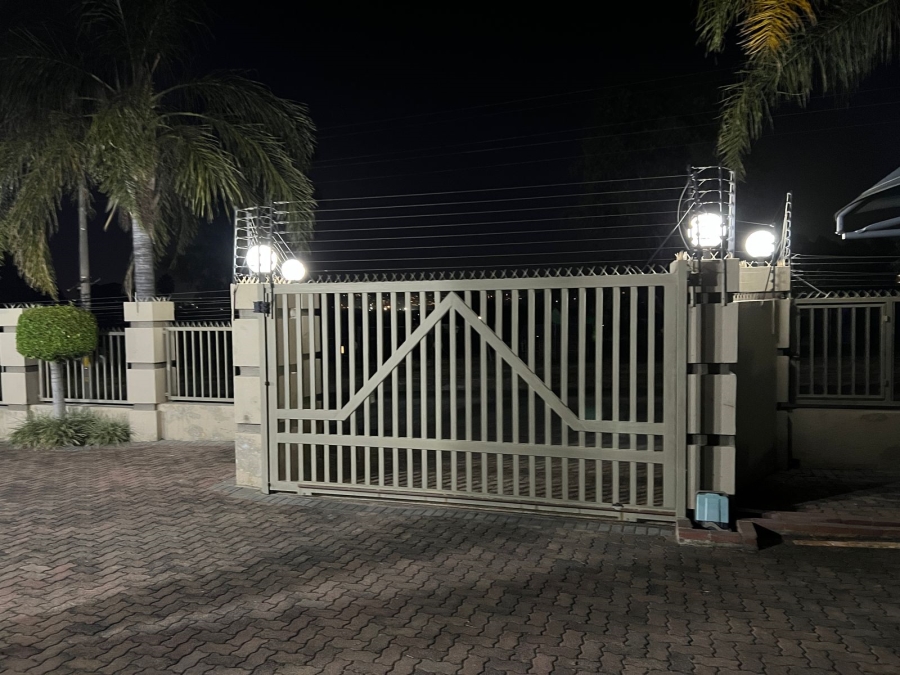 5 Bedroom Property for Sale in Edenvale Central Gauteng