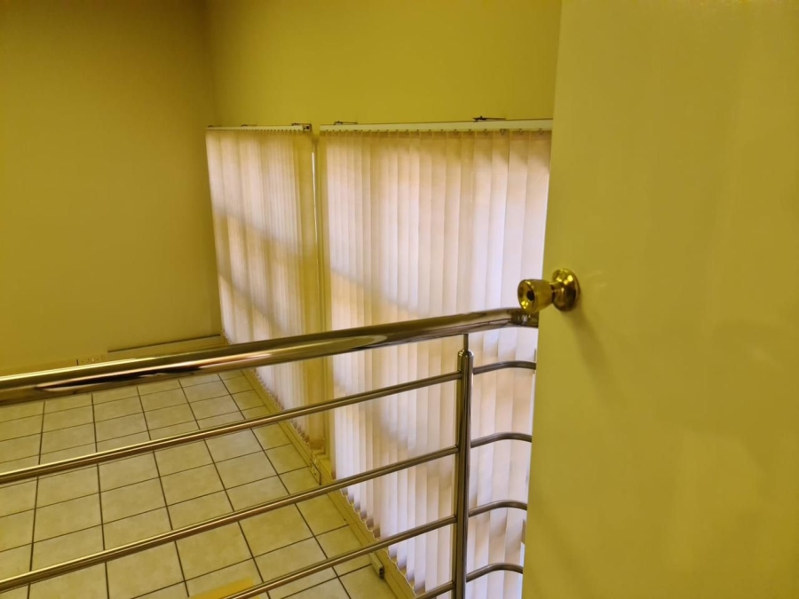 5 Bedroom Property for Sale in Edenvale Central Gauteng