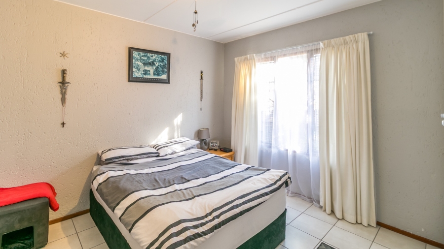 2 Bedroom Property for Sale in Bromhof Gauteng