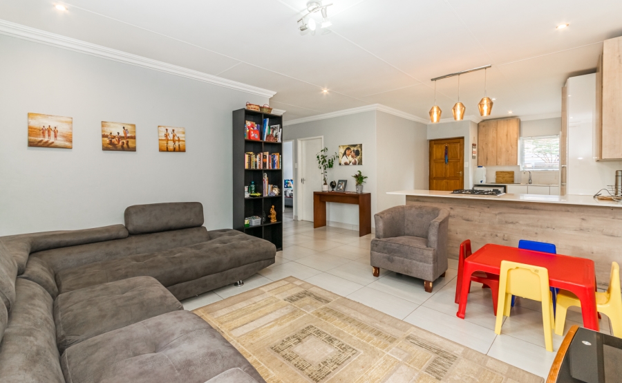 3 Bedroom Property for Sale in Die Hoewes Gauteng