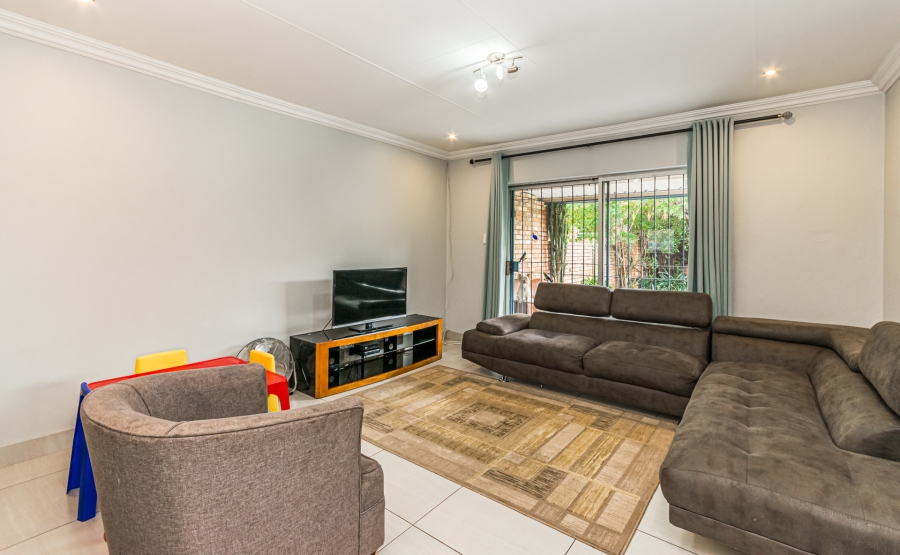 3 Bedroom Property for Sale in Die Hoewes Gauteng