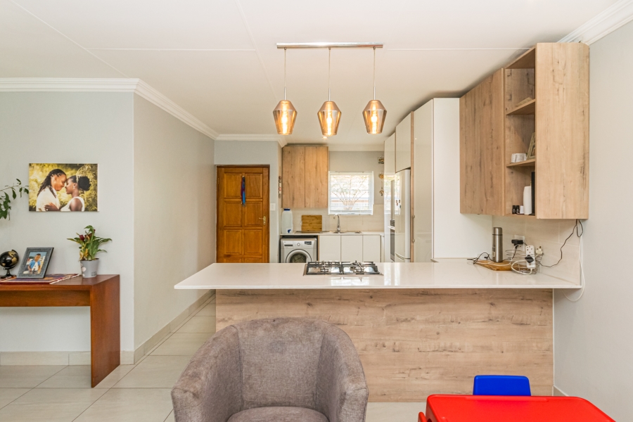 3 Bedroom Property for Sale in Die Hoewes Gauteng