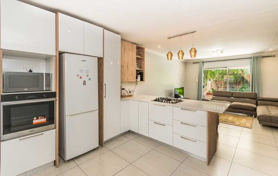 3 Bedroom Property for Sale in Die Hoewes Gauteng