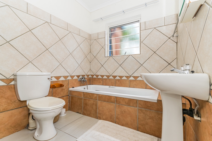 3 Bedroom Property for Sale in Die Hoewes Gauteng