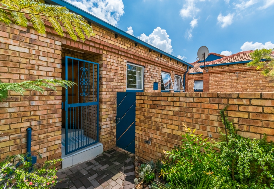 3 Bedroom Property for Sale in Die Hoewes Gauteng