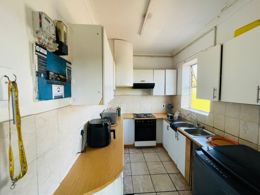 To Let 2 Bedroom Property for Rent in Rhodesfield Gauteng