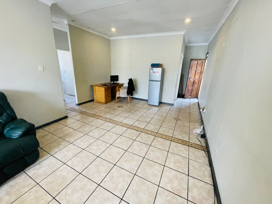To Let 2 Bedroom Property for Rent in Rhodesfield Gauteng
