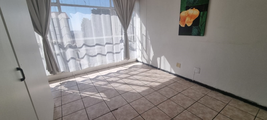 To Let 2 Bedroom Property for Rent in Rhodesfield Gauteng