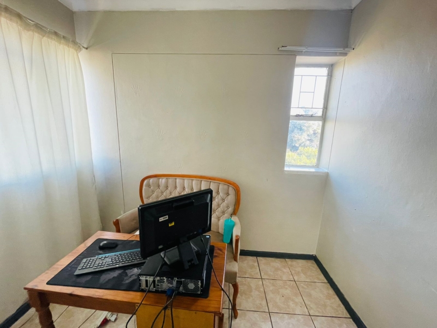 To Let 2 Bedroom Property for Rent in Rhodesfield Gauteng