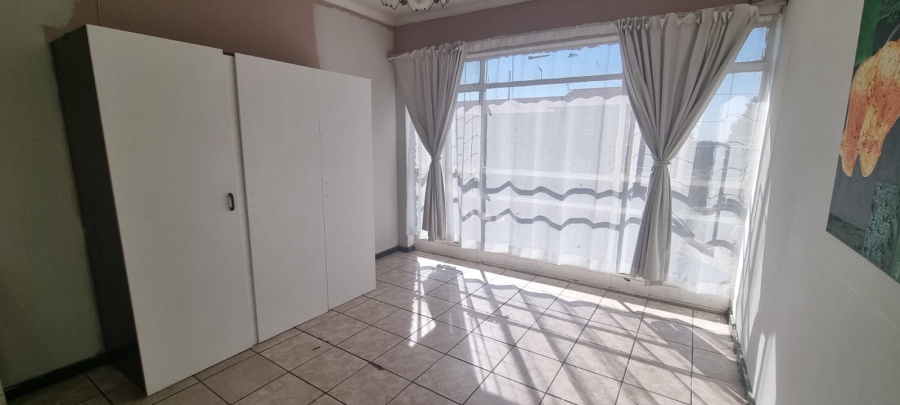 To Let 2 Bedroom Property for Rent in Rhodesfield Gauteng