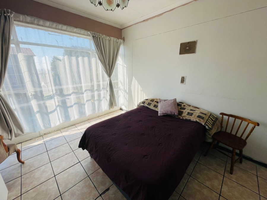 To Let 2 Bedroom Property for Rent in Rhodesfield Gauteng