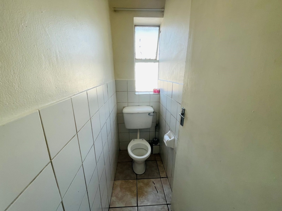 To Let 2 Bedroom Property for Rent in Rhodesfield Gauteng