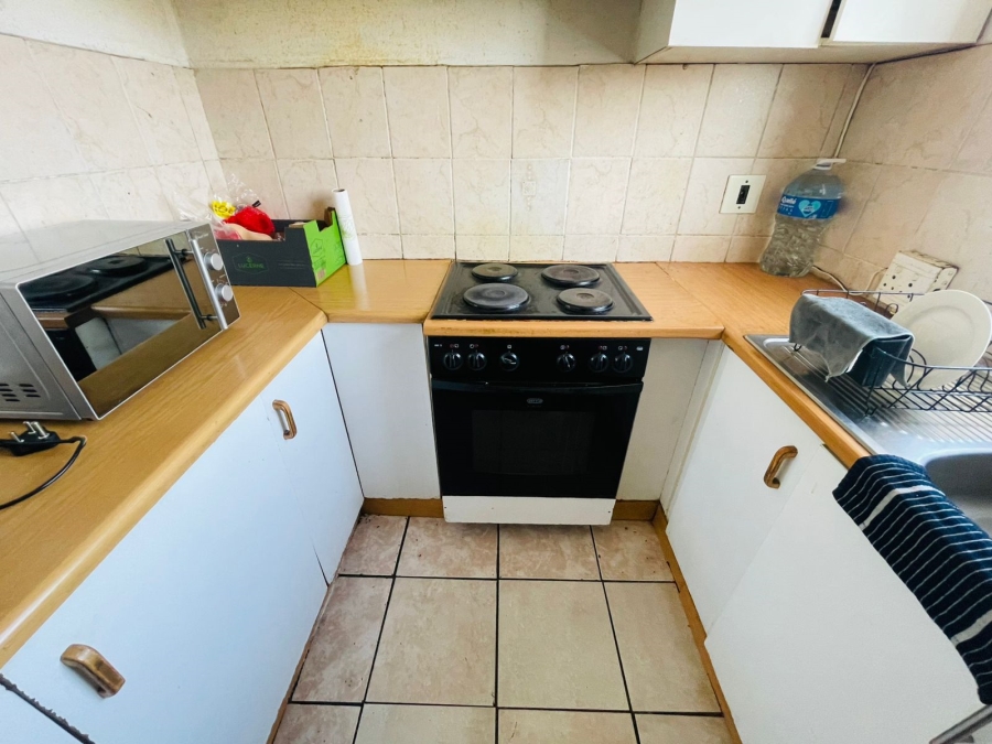 To Let 2 Bedroom Property for Rent in Rhodesfield Gauteng