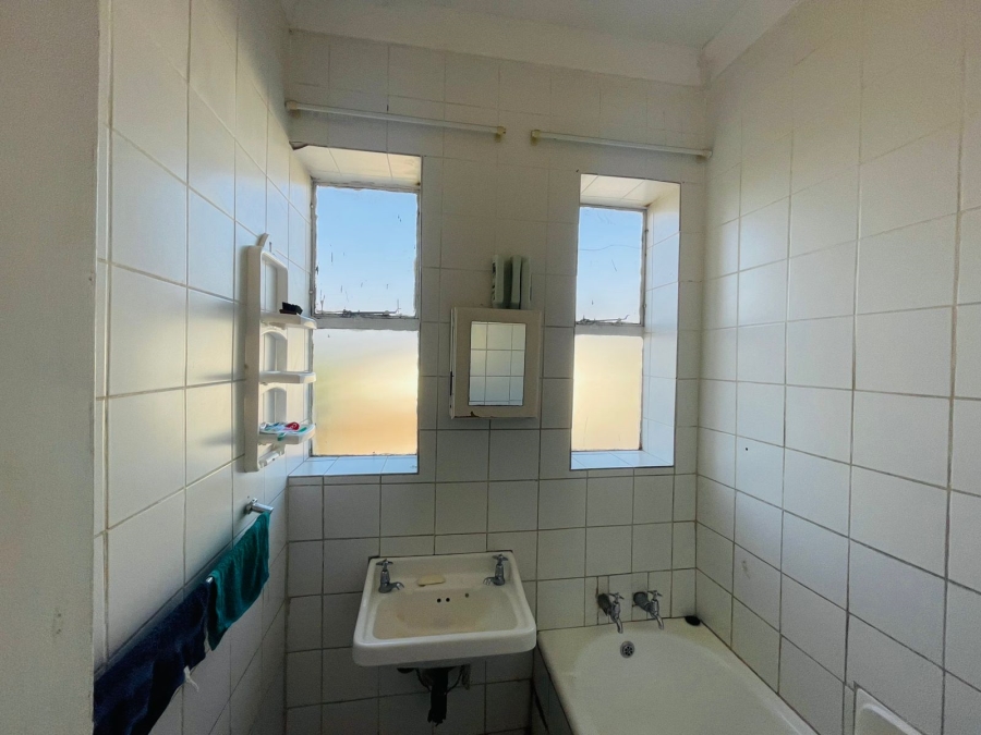 To Let 2 Bedroom Property for Rent in Rhodesfield Gauteng