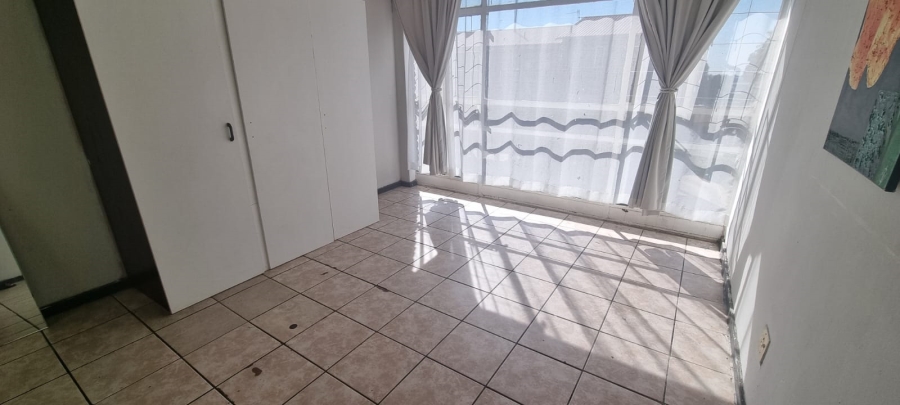 To Let 2 Bedroom Property for Rent in Rhodesfield Gauteng
