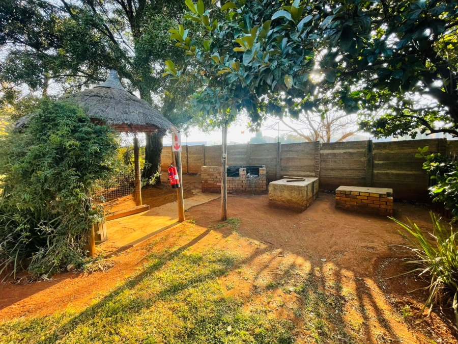 To Let 2 Bedroom Property for Rent in Rhodesfield Gauteng