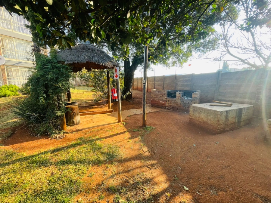 To Let 2 Bedroom Property for Rent in Rhodesfield Gauteng