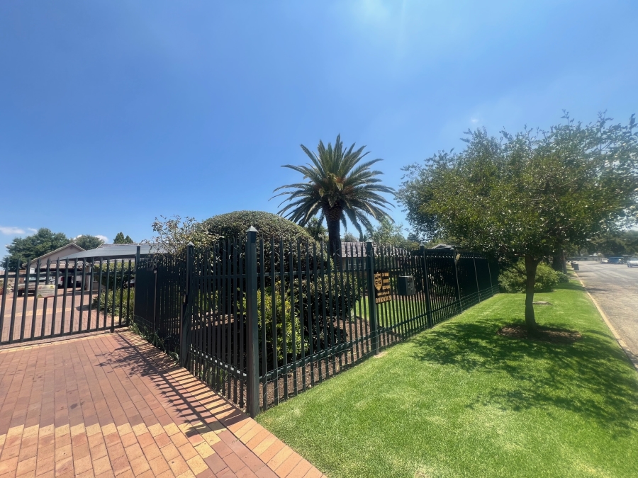 5 Bedroom Property for Sale in Alberante Gauteng