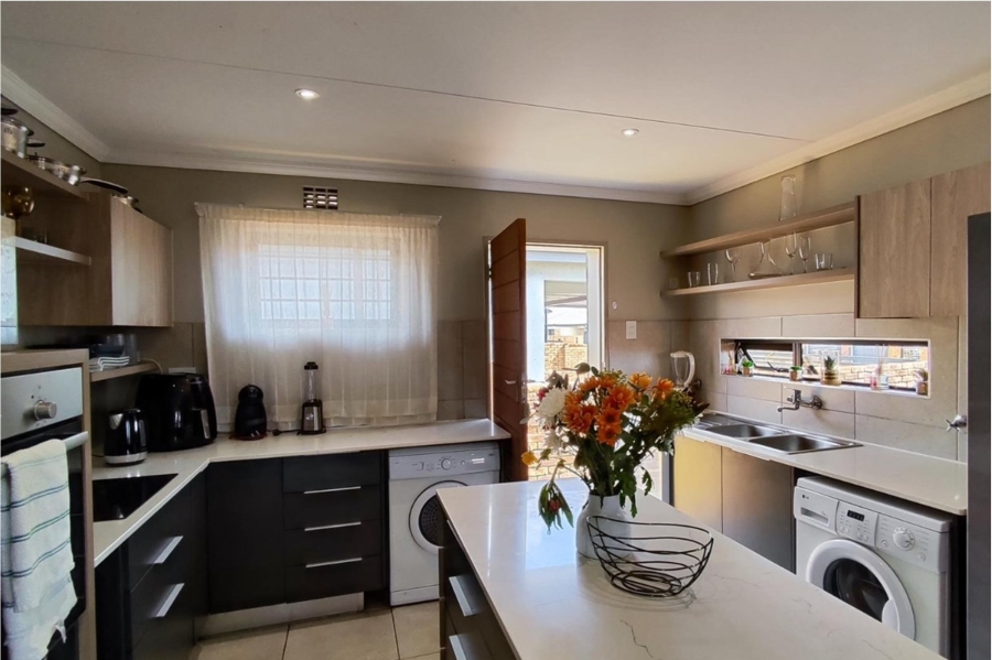 3 Bedroom Property for Sale in Lion Pride Gauteng