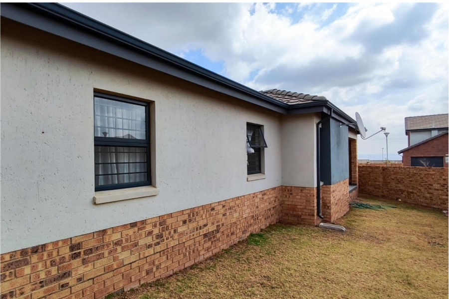 3 Bedroom Property for Sale in Lion Pride Gauteng