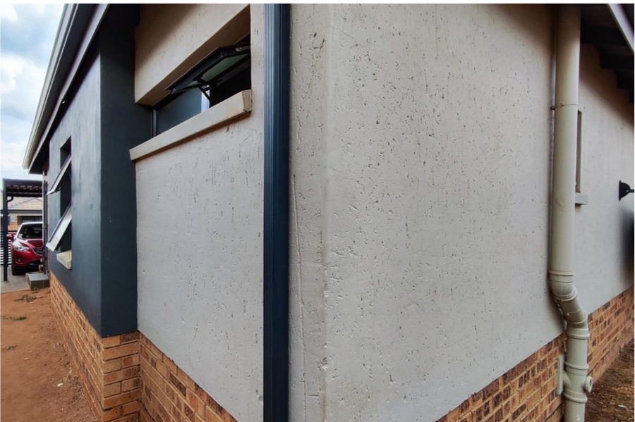 3 Bedroom Property for Sale in Lion Pride Gauteng